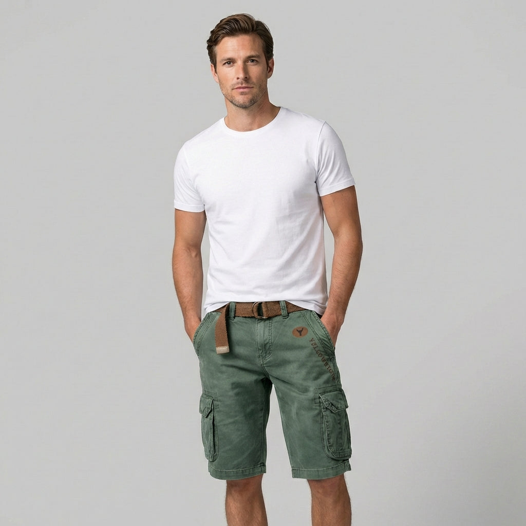Donkerblauwe heren cargo shorts, comfortabele pasvorm voor outdoor activiteiten.