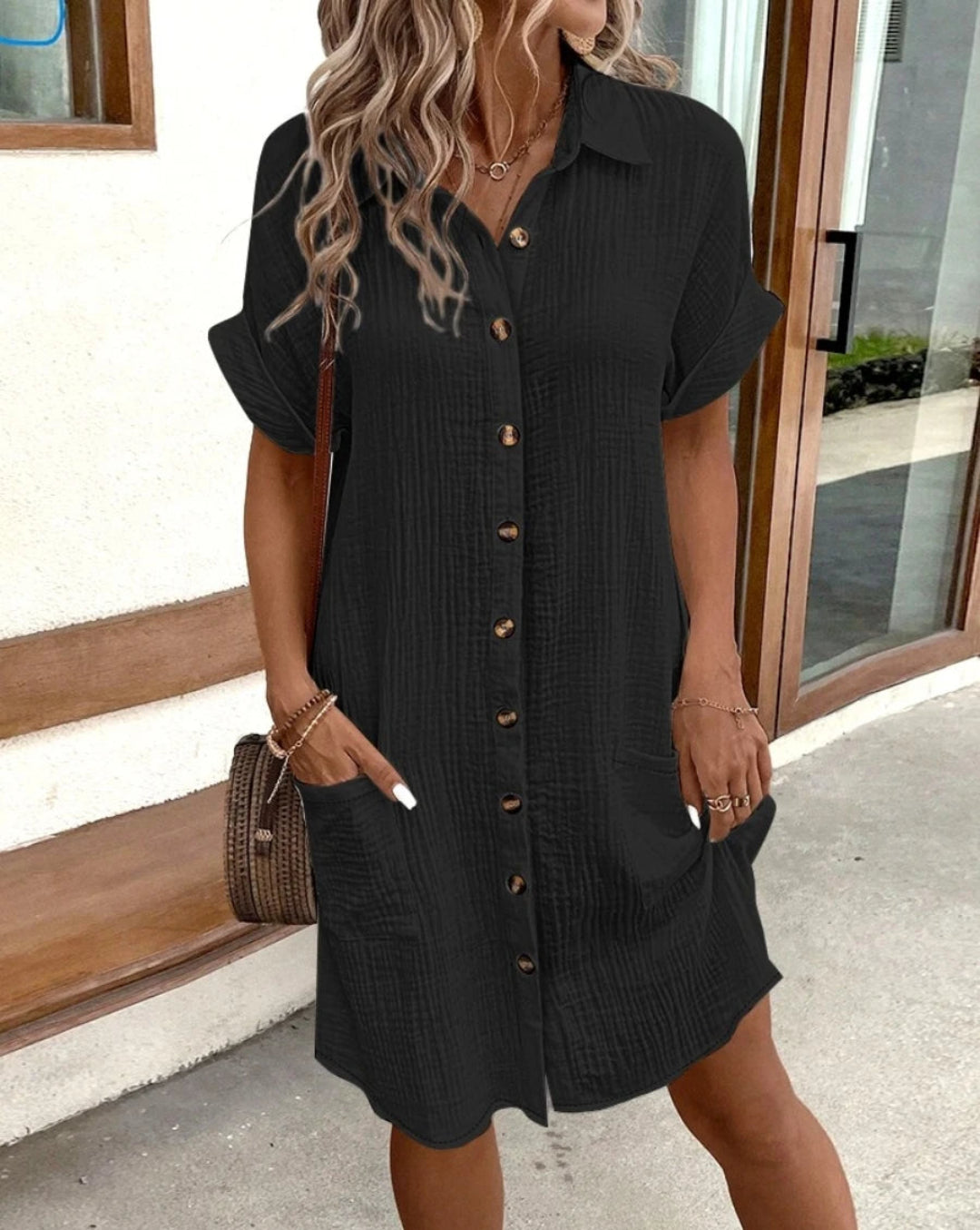 Elegante vestido de verano con cuello en V
