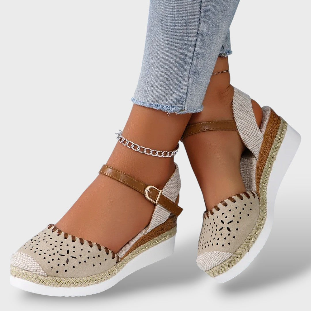 Dámské ortopedické espadrilky na klínové podpatky – letní sandály z perforovaného semiše s prodyšným provedením a pohodlnou platformovou podrážkou