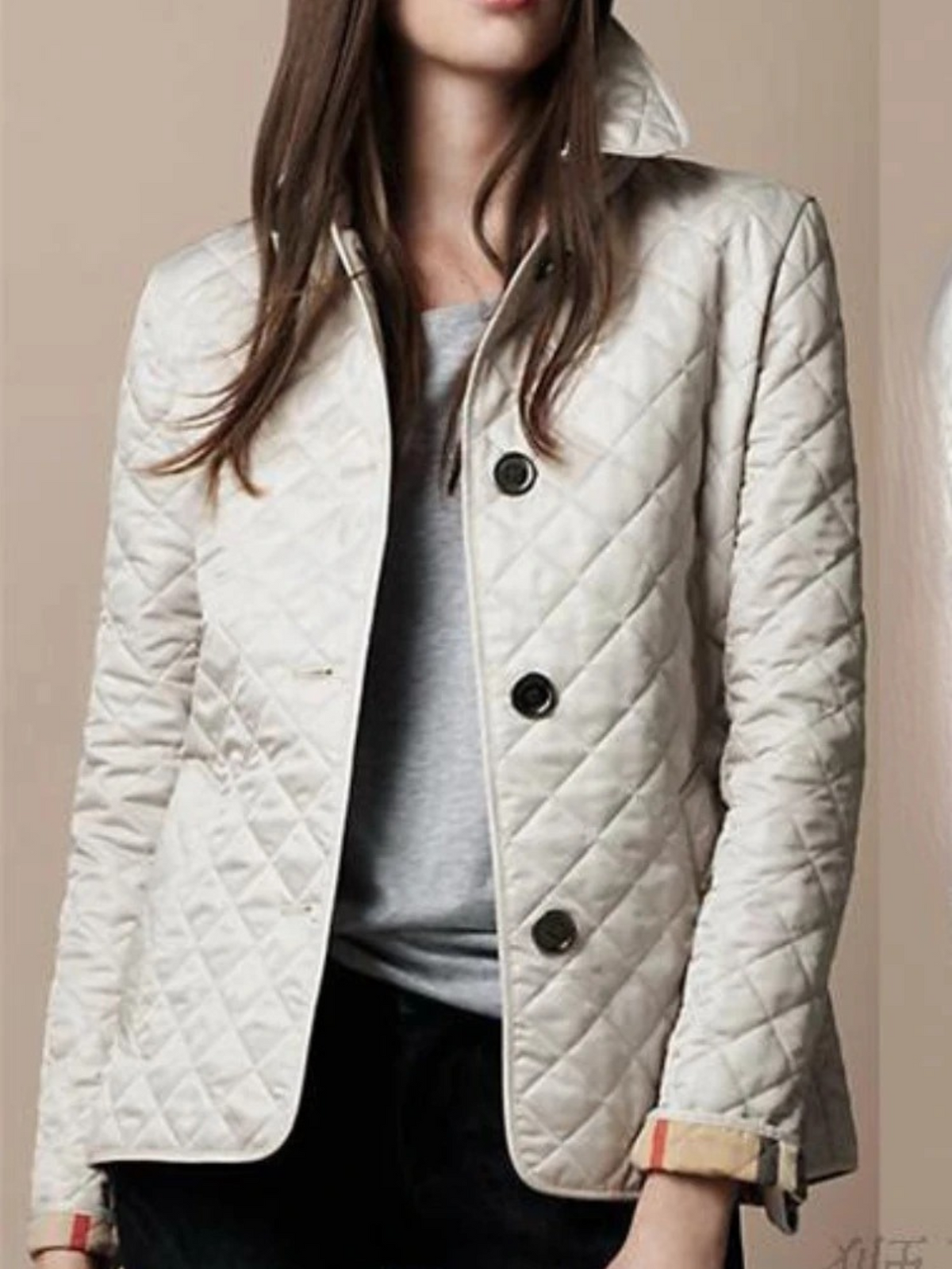 Comfortable women's everyday quilted jacket. Warm, casual outerwear with a chic turned-down collar.